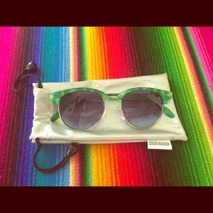 Steve Madden Women’s Sunglasses Green